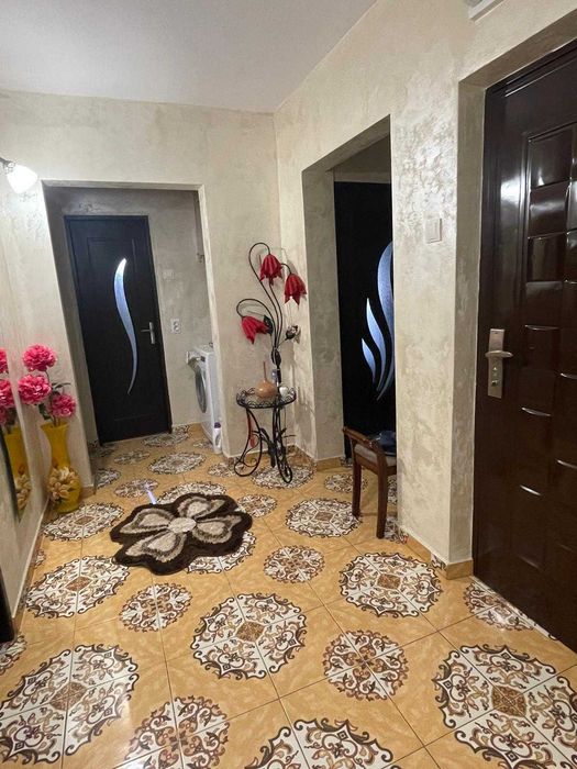 Vand apartament cu 3 camere