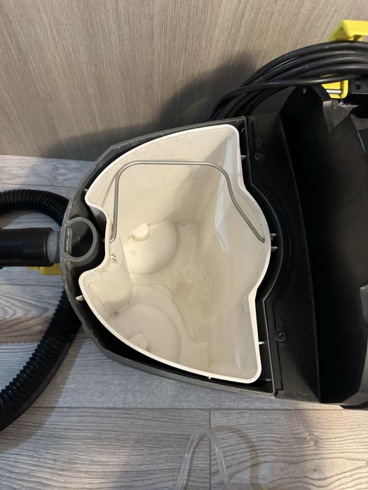 Екстрактор Karcher Puzzi 8/1 в гаранция.