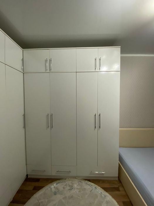 Продается шифонер восьми дверьный