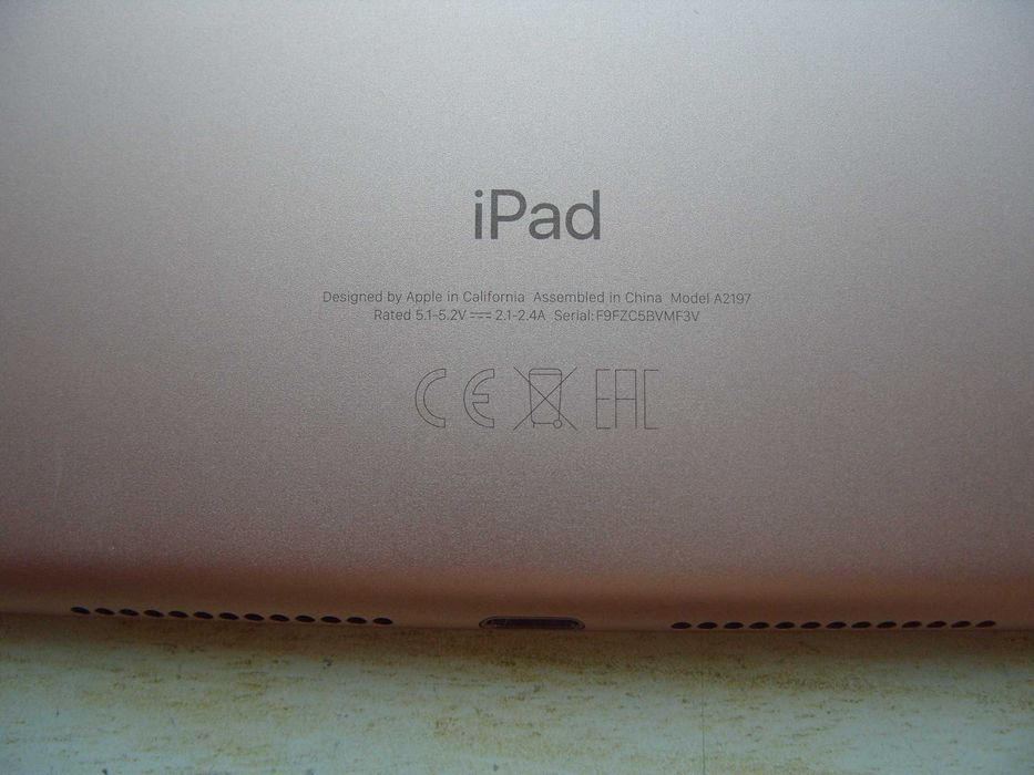Apple iPad 10.2, Retina дисплей, 128Гб, Gold. На части