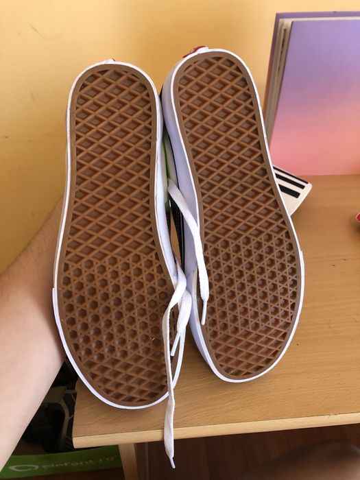 Vând adidași vans stare excelent nu ofer cutie