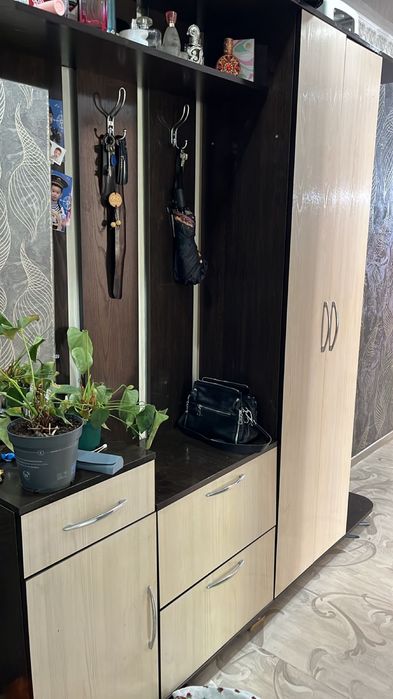 Продам кровать, прихожую