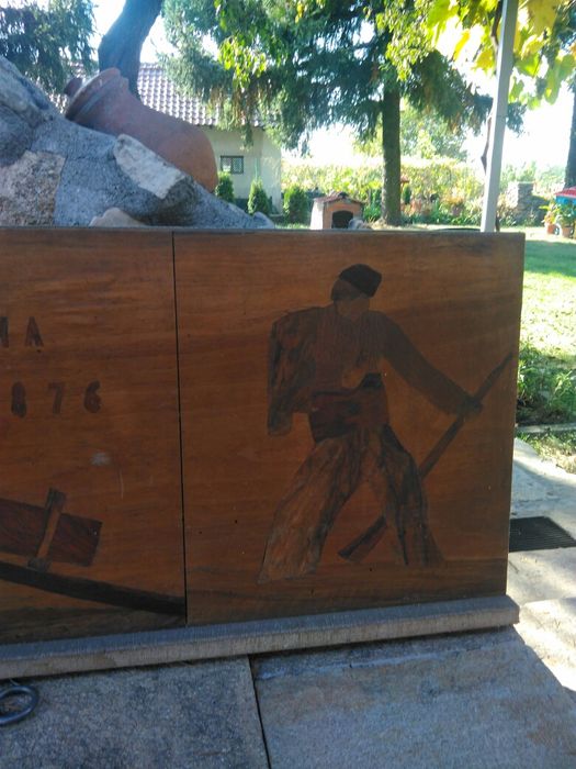 Продавам антикварна картина платно с дьрво с Революционни мотиви