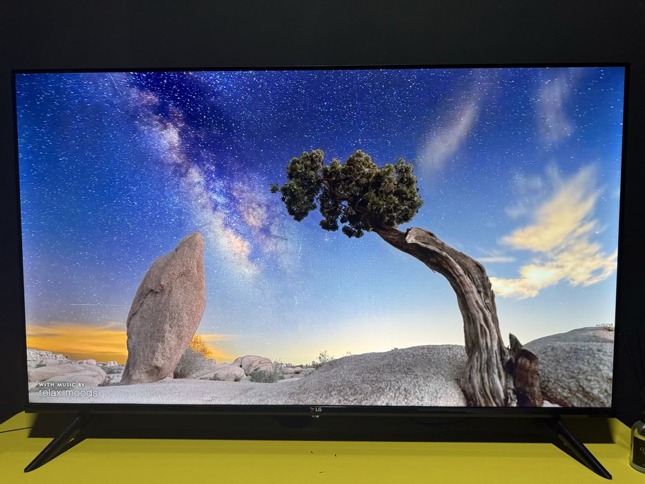 LG Smart TV — большой экран.