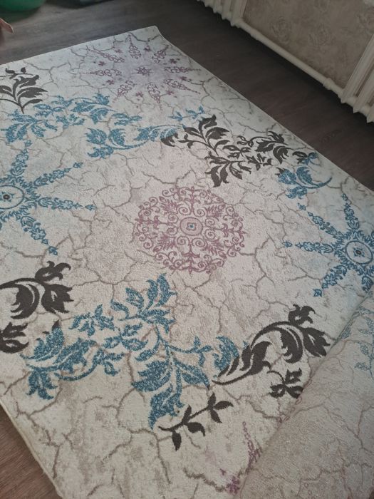 Продаётся ковёр 2×4