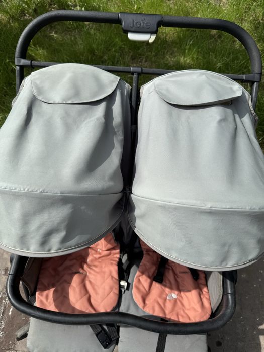 Коляска для двойняшек