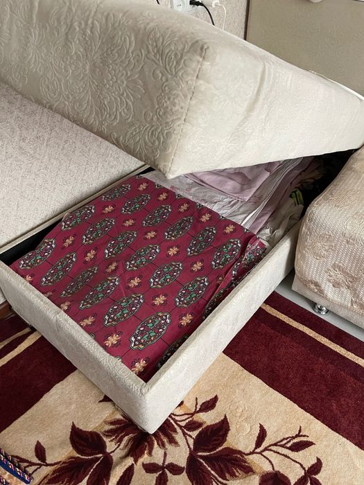 Продам красивый угловой диван