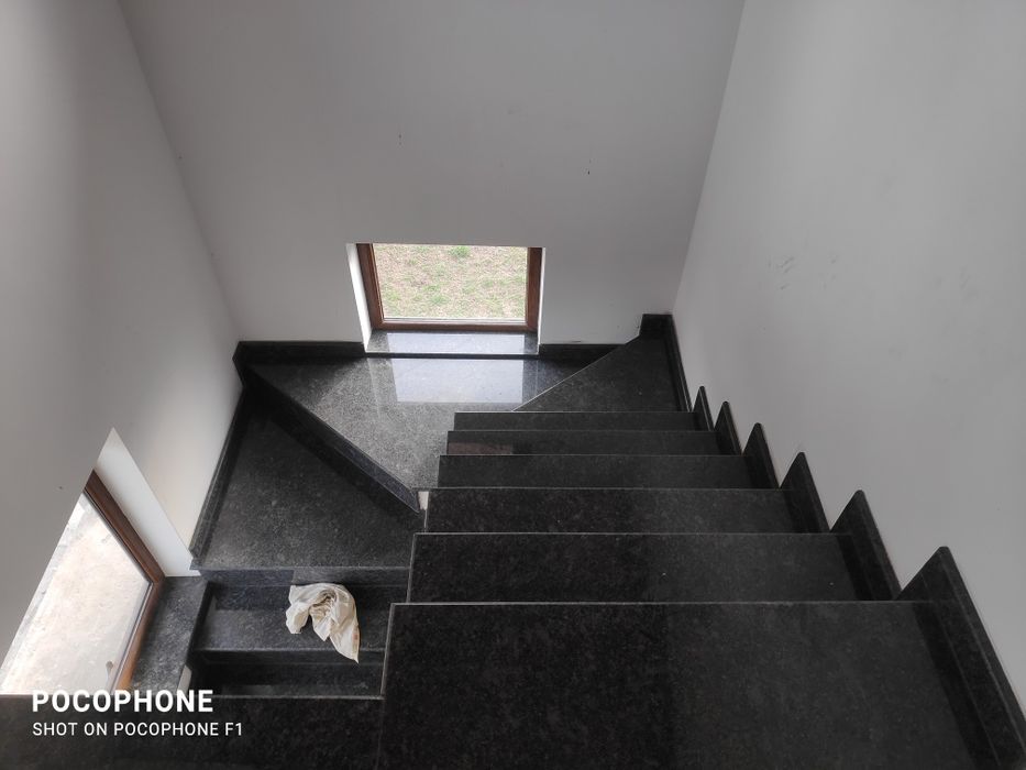 Marmura granit si travertin / scari glafuri blaturi paviment pervaze