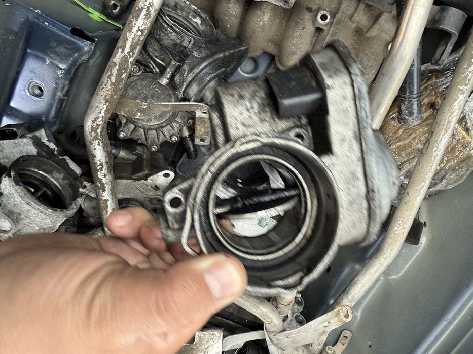 Дроселова клапа дросел Vw touran golf passat caddy 2.0tdi 1.9tdi