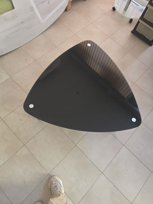 Стъкле на маса с метални крака