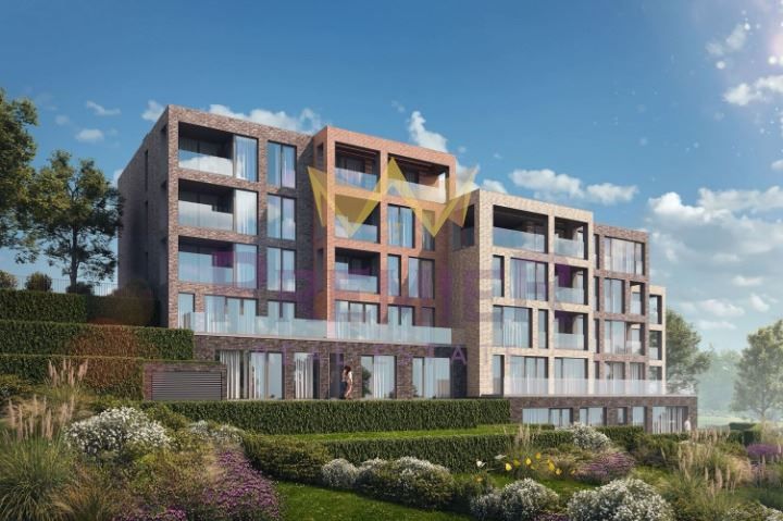 Продава се Четиристаен апартамент в Варна, Бриз - 153 кв.м за 2099 €/кв.м - Снимка #1