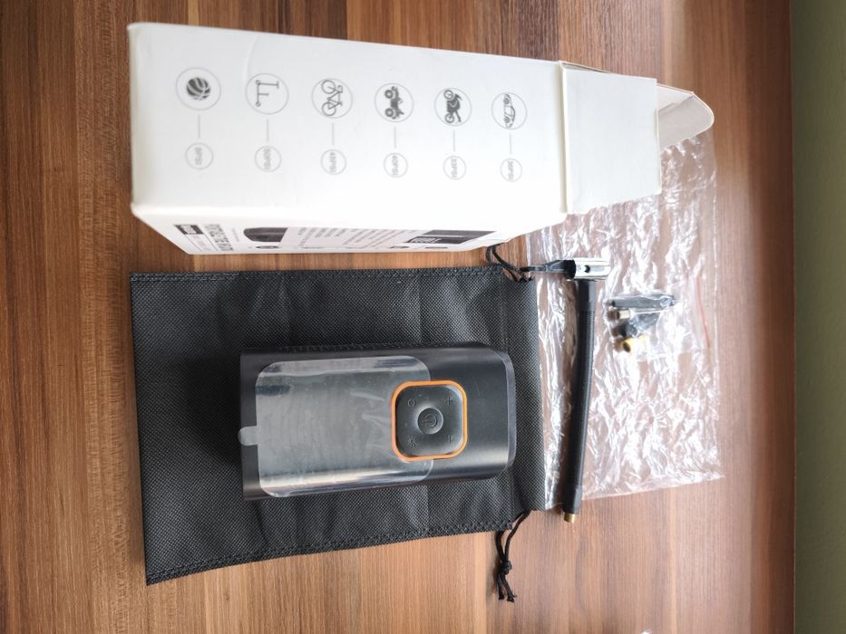 Преносим компресор за помпане на гуми