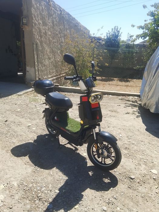 Skuter bonvi sotiladi