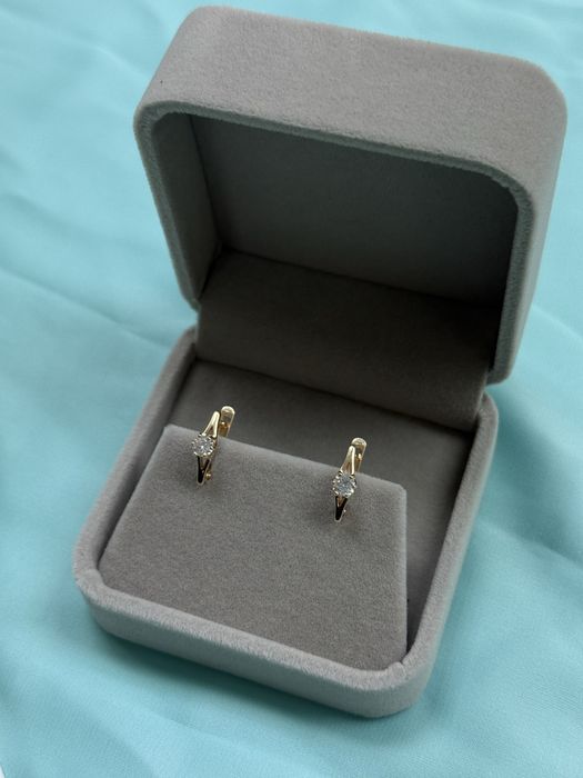 Золотые серьги с фианитами