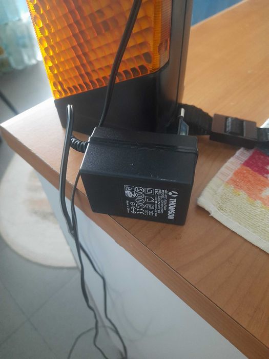 Продавам аварийна лампа с адаптер