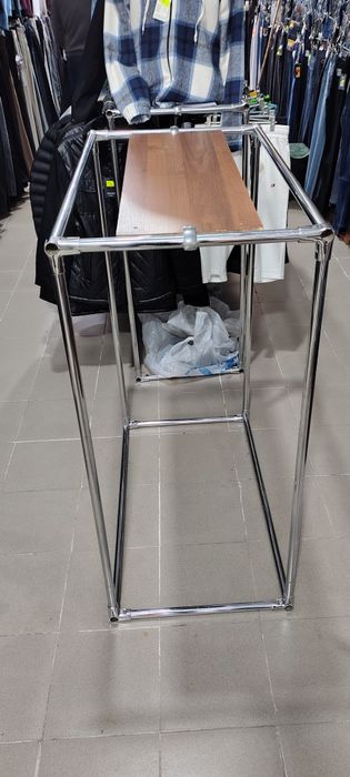 Стойка для одежды