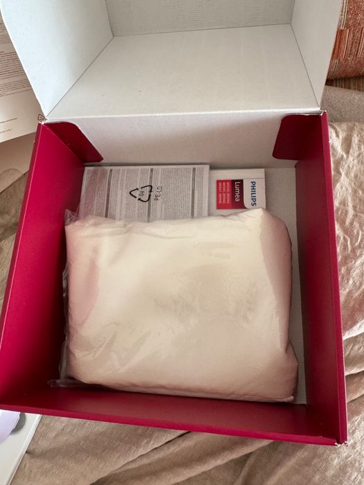 Фотоепилатор Philips Lumea IPL Hair removal 8000