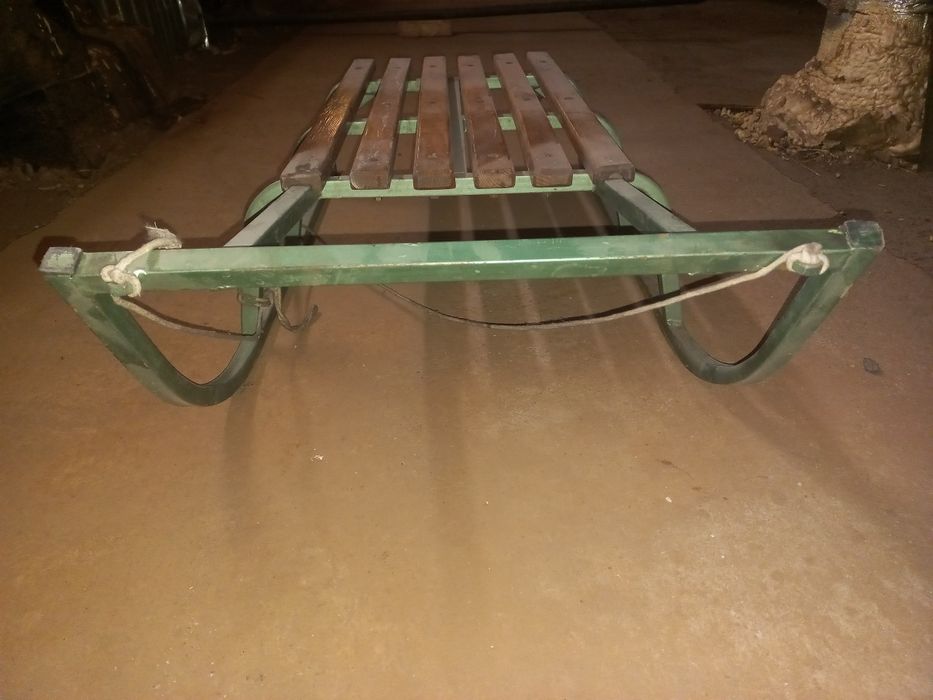 Продаётся сани детские.