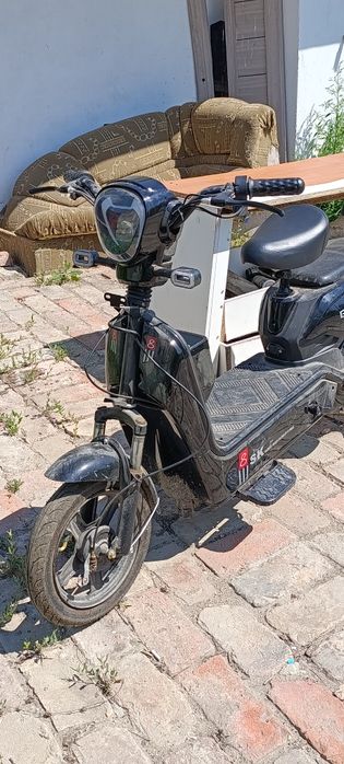 Продам электро скутер ск8