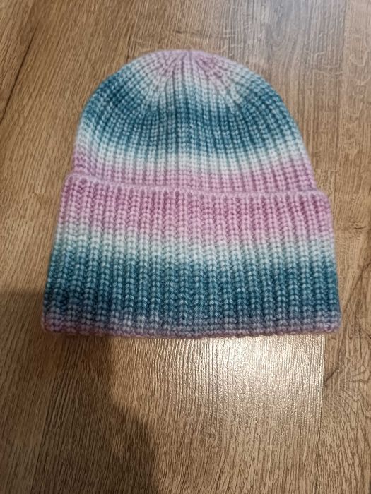 Дамска плетена топла шапка нова