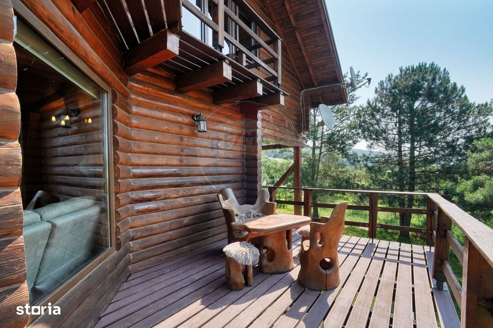 Casă din buștean rotund | 3.735 mp teren | La 30 km de Brașov