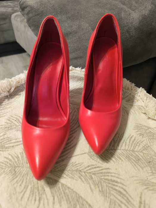 елегантни високи обувки