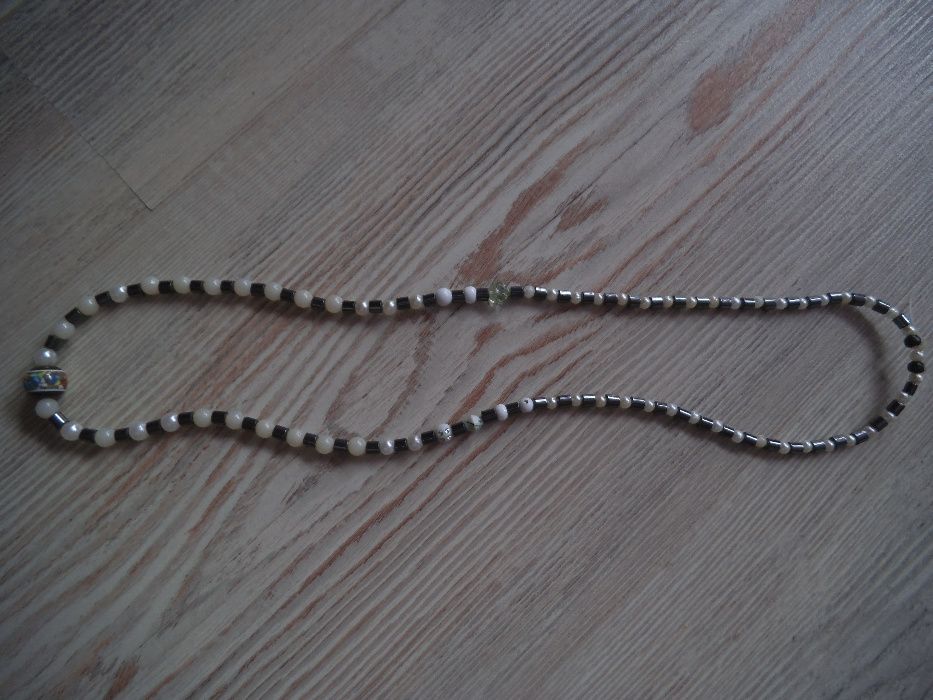 Дамски гердани от мъниста