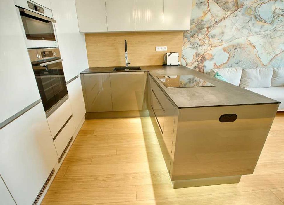 Дава се под наем Тристаен апартамент в Пловдив, Западен - 90 кв.м за 341.7 € - Снимка #1