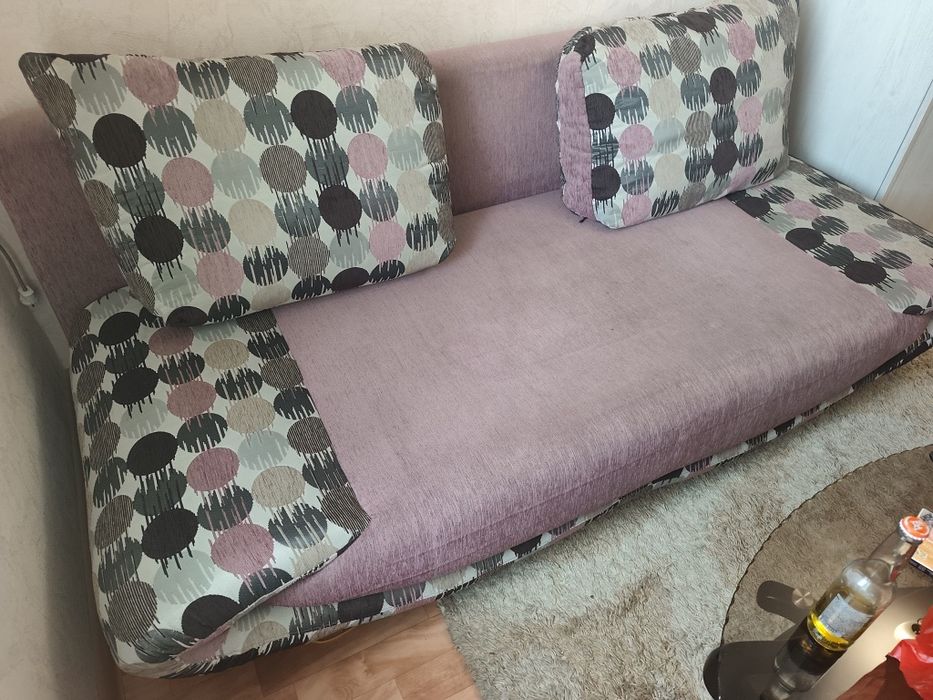 Продам раскладной диван с подушками