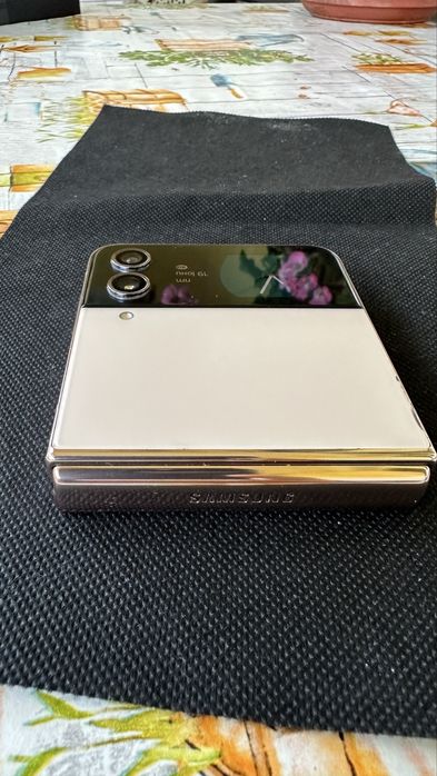 Samsung Galaxy Z Flip4