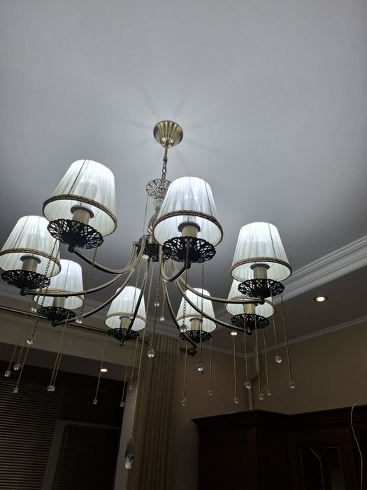 Красивая люстра 8 рожковая