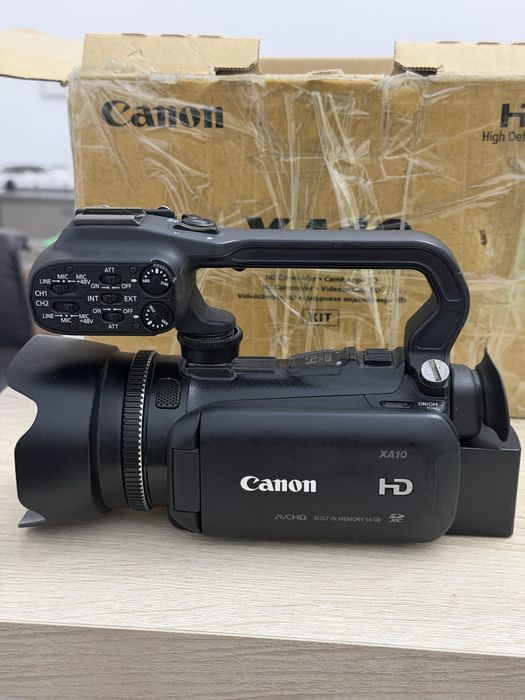 Canon XA 10 камера