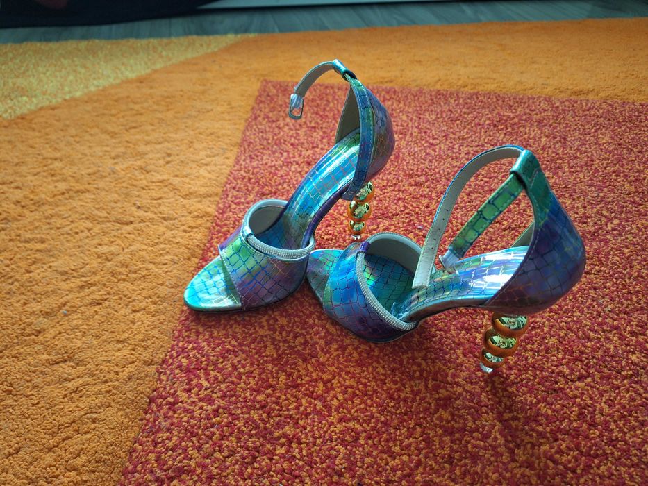 Sandale elegante cu toc