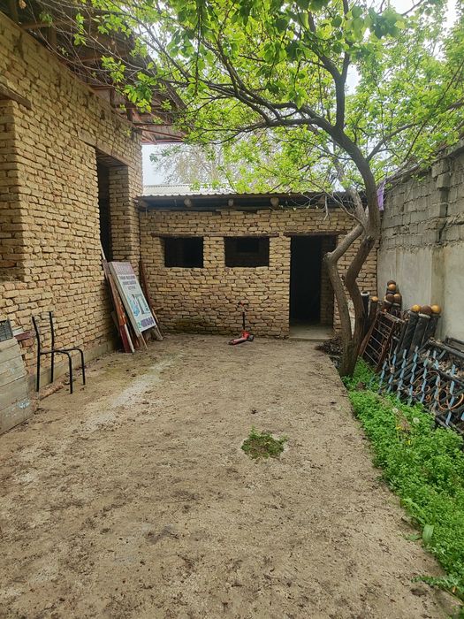 Тезда сотилади Ўртасаройда ховли