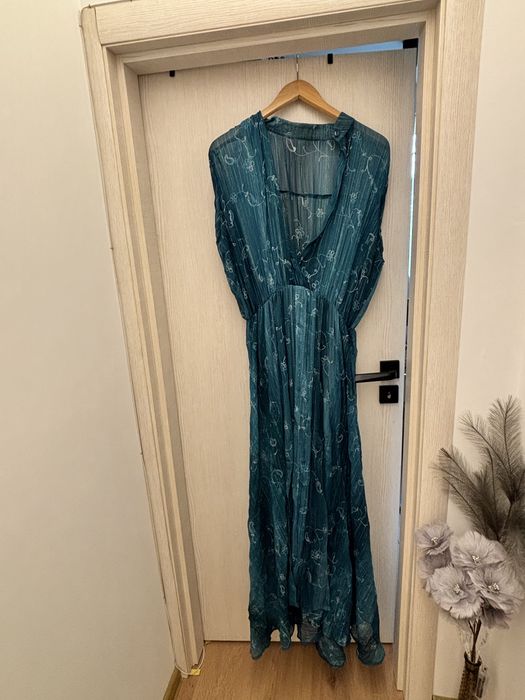 Рокля с бляскави нишки