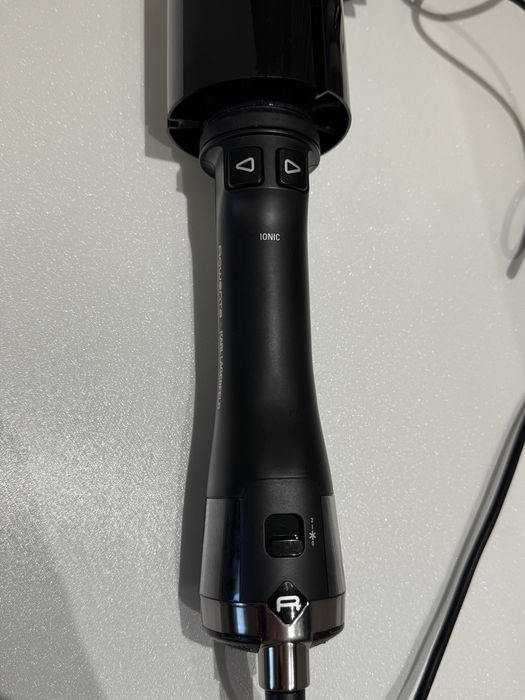 Vând perie rotativă Rowenta x Karl Lagerfeld