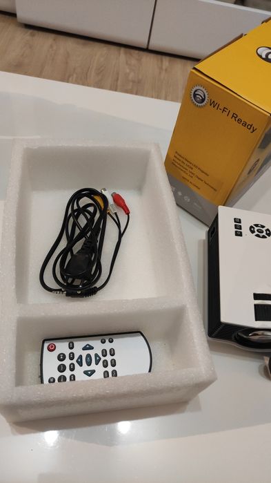 Мини Проектор UNIC UC68  Multimedia Home Theatre LED HD 1800 lumens