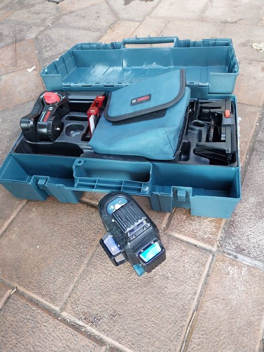 Laser BOSCH GLL 3-80  ca și nou cu 16 linii