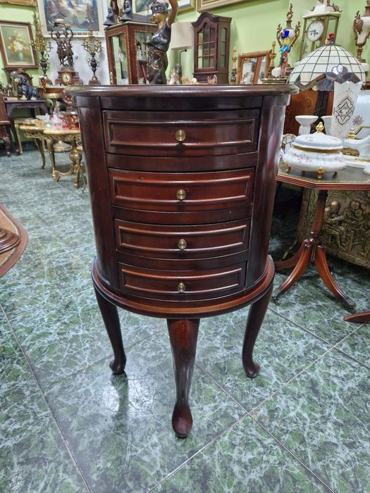 Уникална антикварна конзолна масичка за бижута