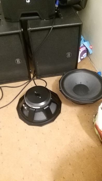 Vând basi Hk 900w bucata