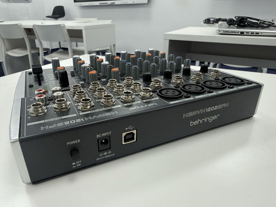Audio mixer Behringer XENYX 1202 SFX