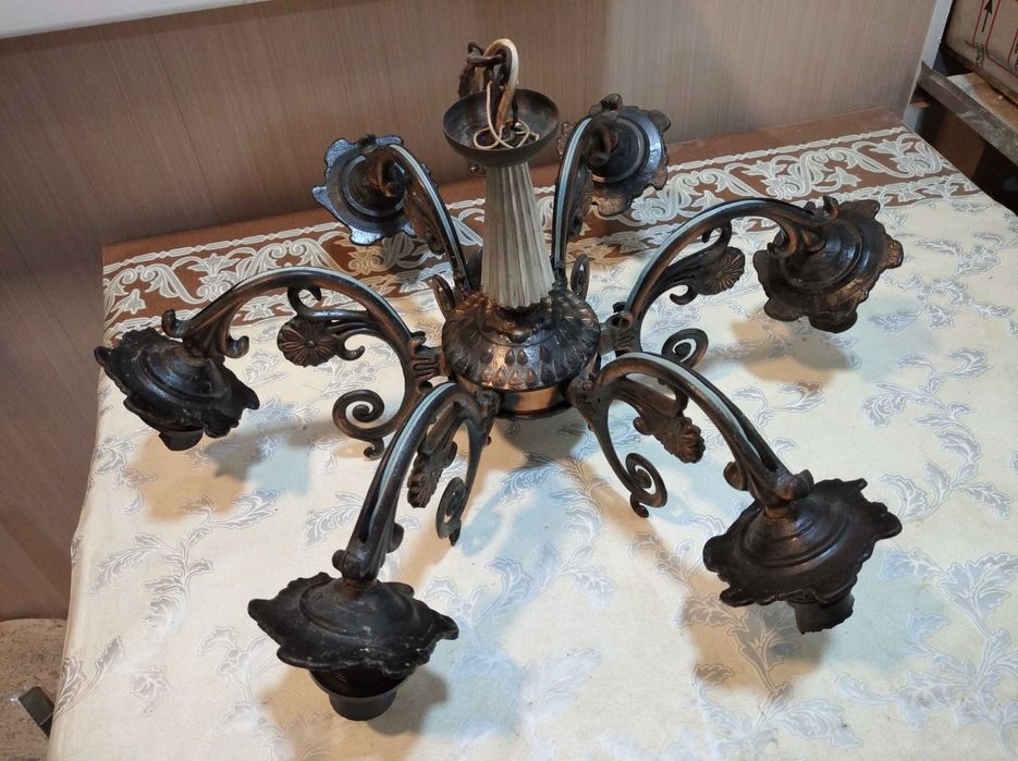 Люстра         .