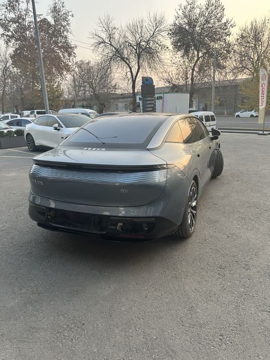 Zeekr 007 standart 2025