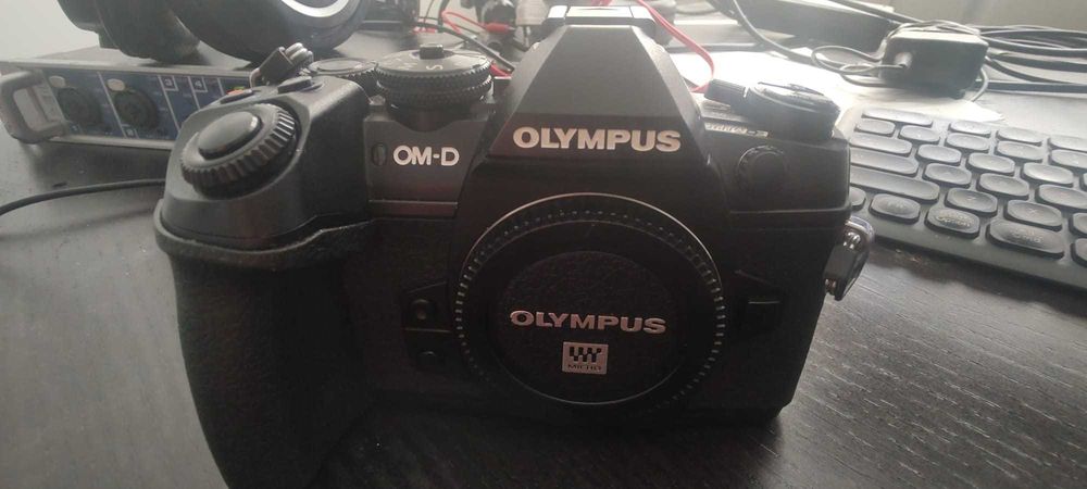 Camera foto Olympus Om-D E-M1 mark II + obiectiv