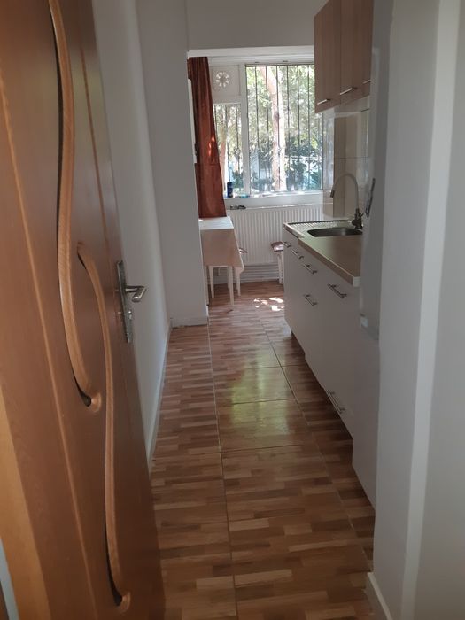 Închiriez apartament