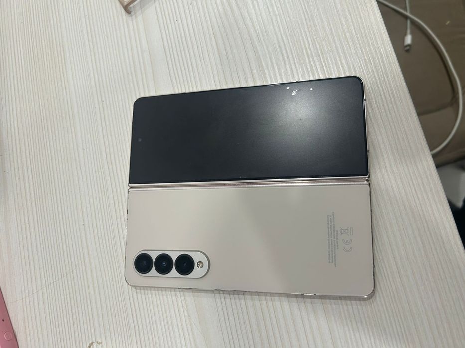 Самсунг фолд 4 в идеале