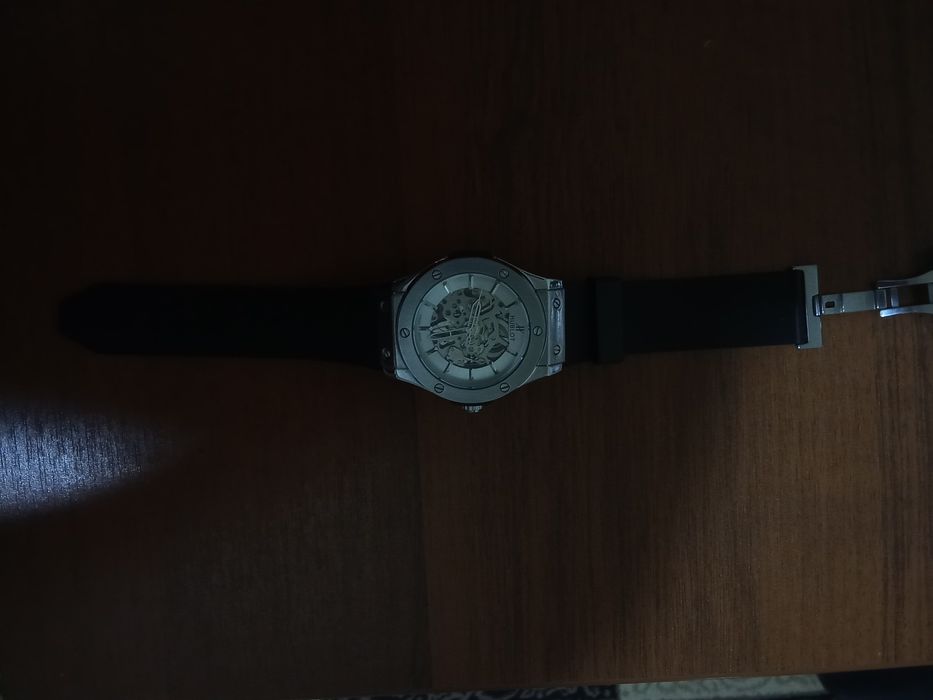 Элегантные мужские часы в стиле Hublot Skeleton