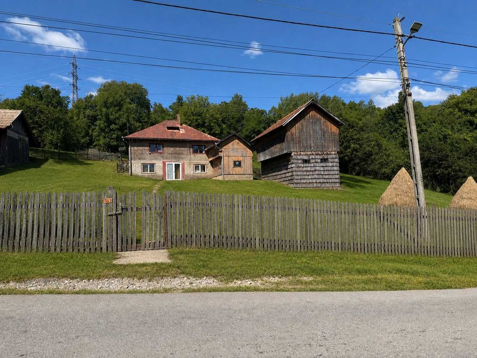 CASĂ + 1.500 mp teren intravilan – Valea Doftanei, vedere deosebita