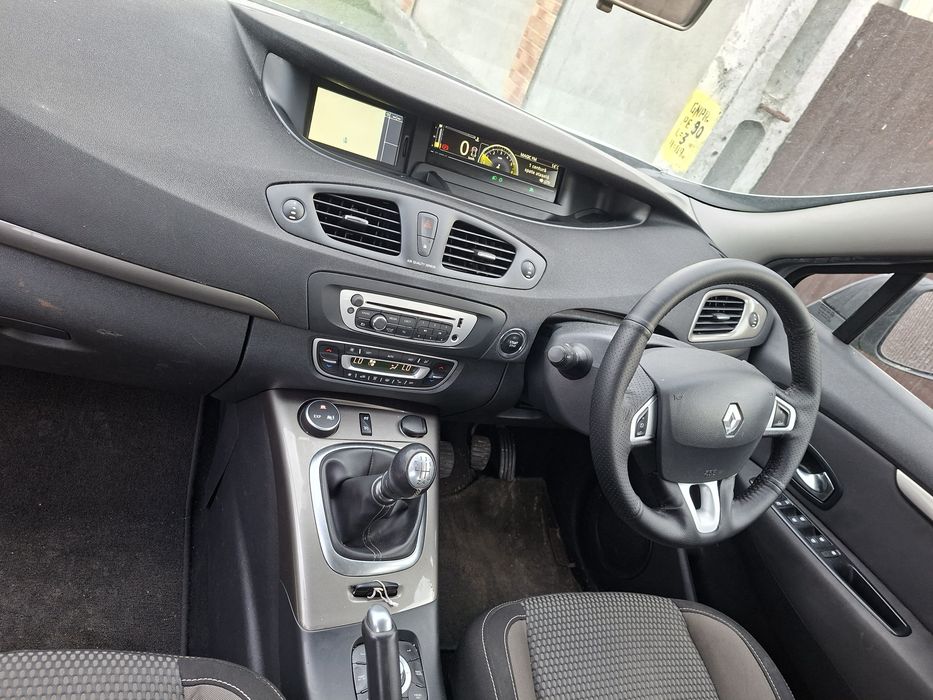 Dezmembrez Renault scenic 3 x mode  motor  1.6 dci.  120000 km reali