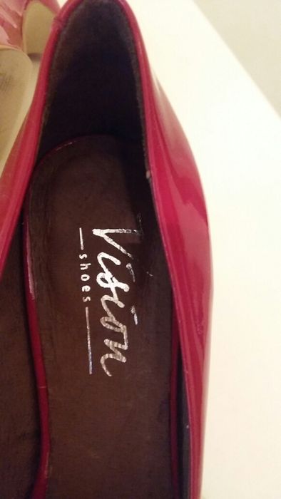 Pantofi de lac cu toc roșii